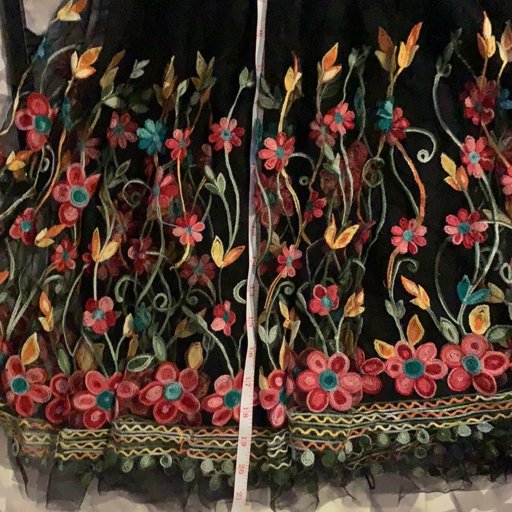 San Francisco | Beautiful Embroidered Floral Skirt - Picture 15 of 15
